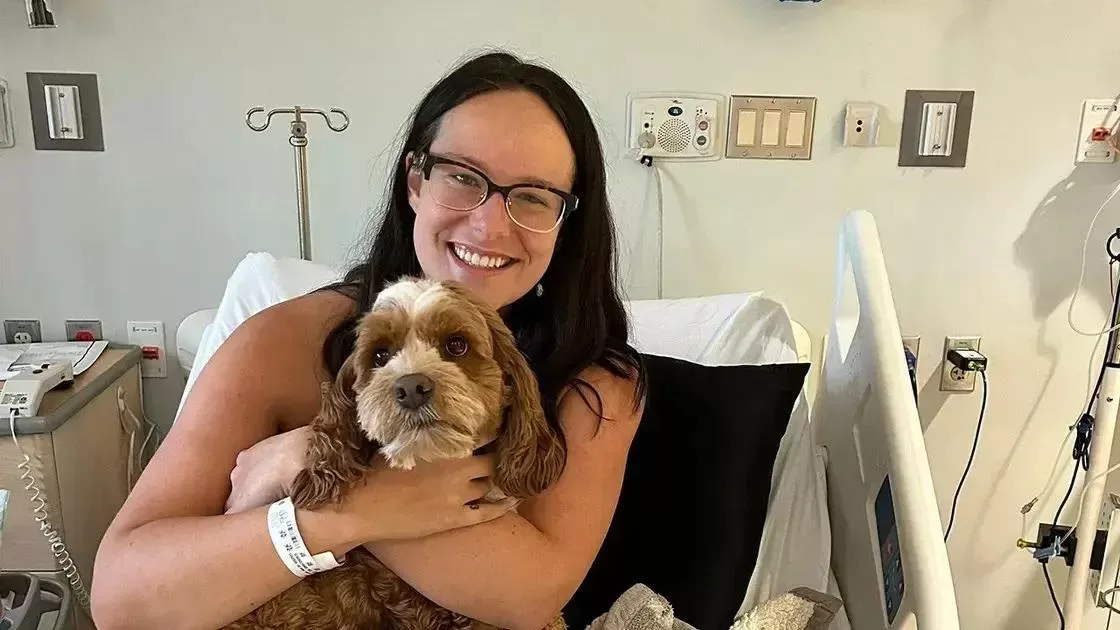 Cão salva vida de dona ao detectar câncer de mama