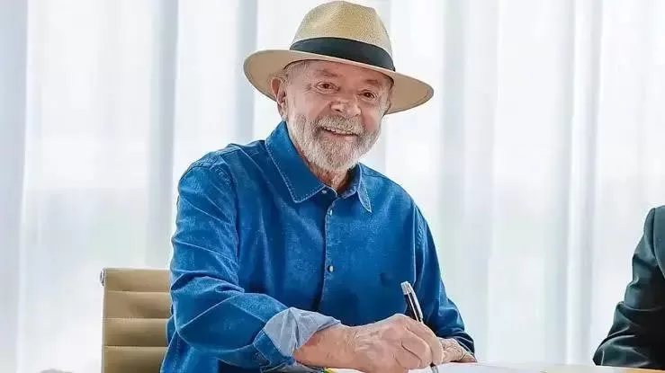 Governo Lula destina R$ 178 mil para canetas personalizadas