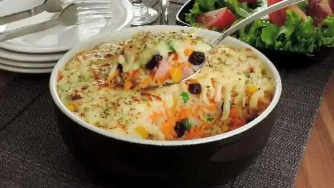 Aprenda a fazer o delicioso arroz de forno colorido em 30 minutos