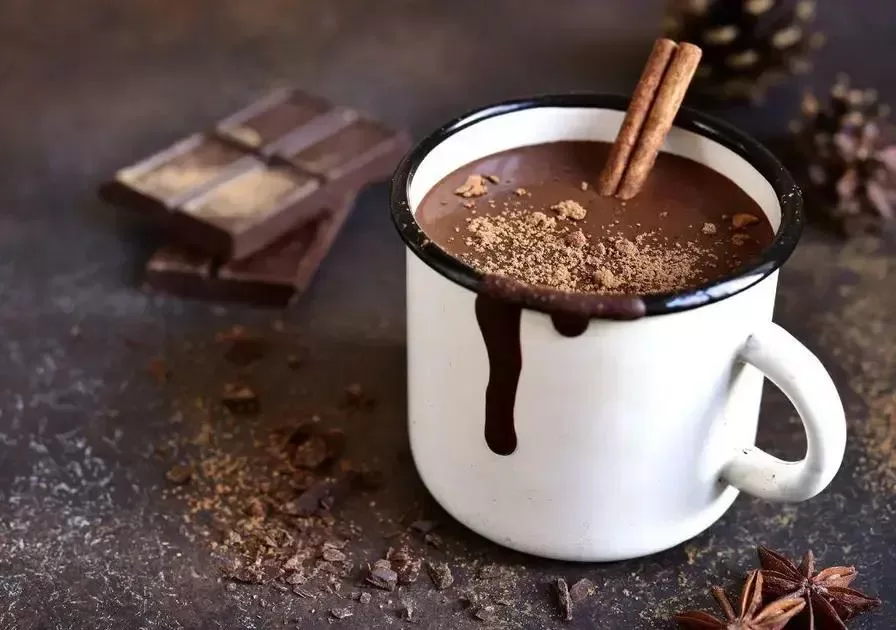 Aprenda a fazer um delicioso chocolate quente com paçoca