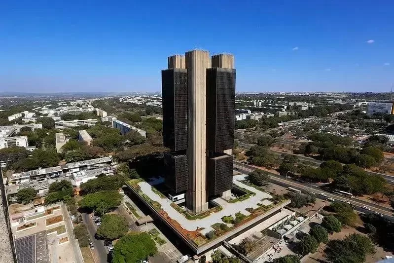 Brasil se destaca em ranking mundial de juros reais com nova Selic