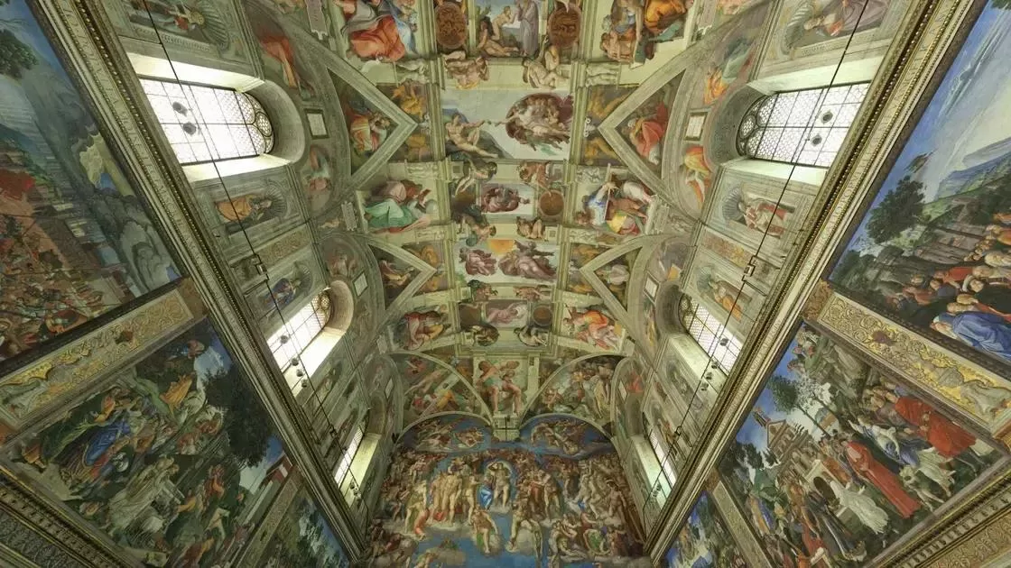 Capela Sistina: o cenário do conclave papal ao vivo no Vaticano