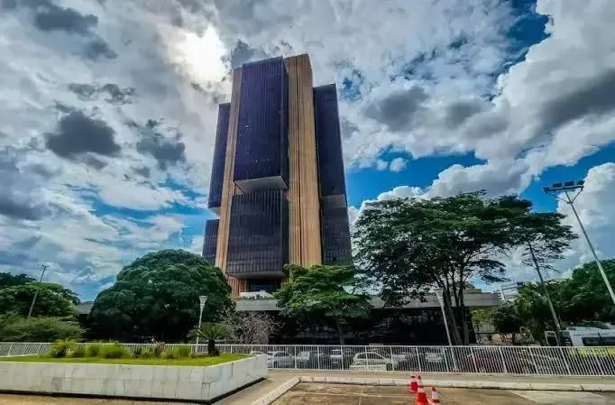 Copom eleva Selic para 14,75%, maior taxa desde 2006