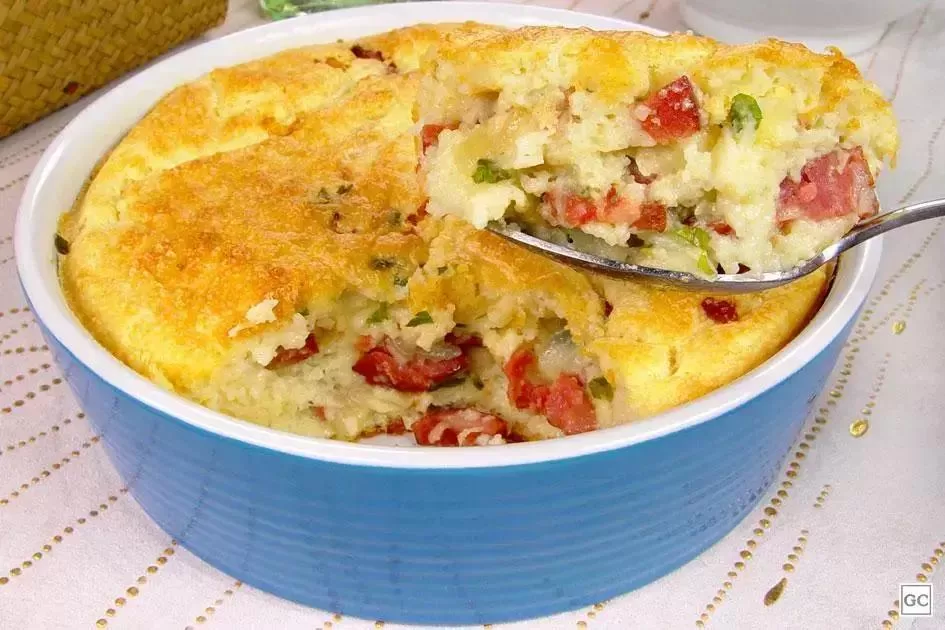 Deliciosa torta de batata com calabresa para um almoço prático