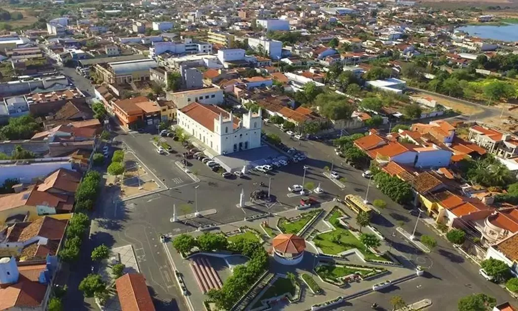 Justiça cassa prefeito por envolvimento com crime organizado no Ceará