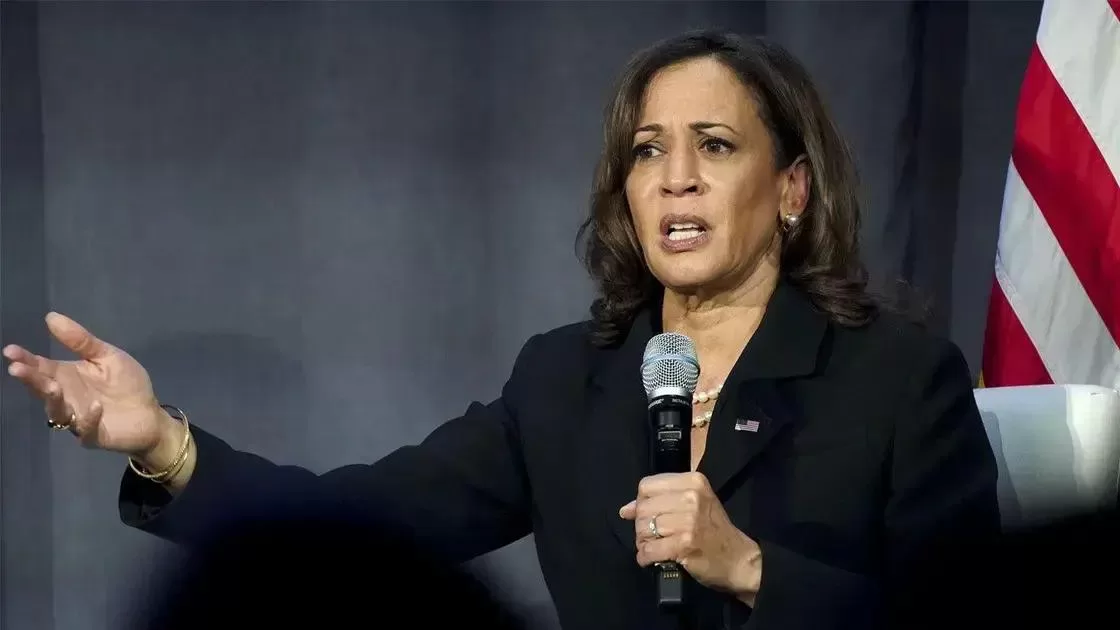 Kamala Harris critica Trump após 100 dias de governo
