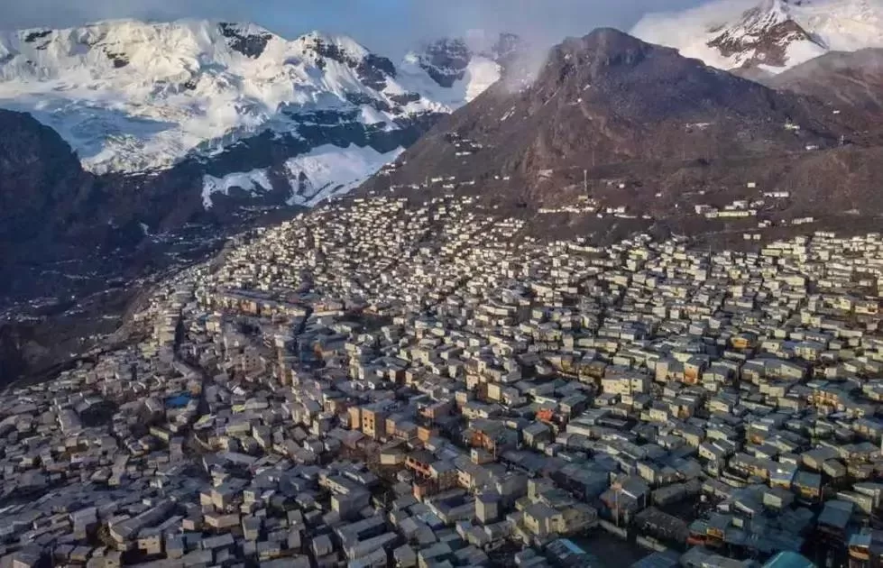 La Rinconada: O paradoxo da cidade que brilha mais que o ouro
