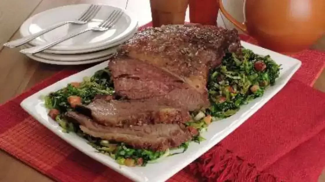 Prepare uma suculenta carne assada com almeirão no seu almoço