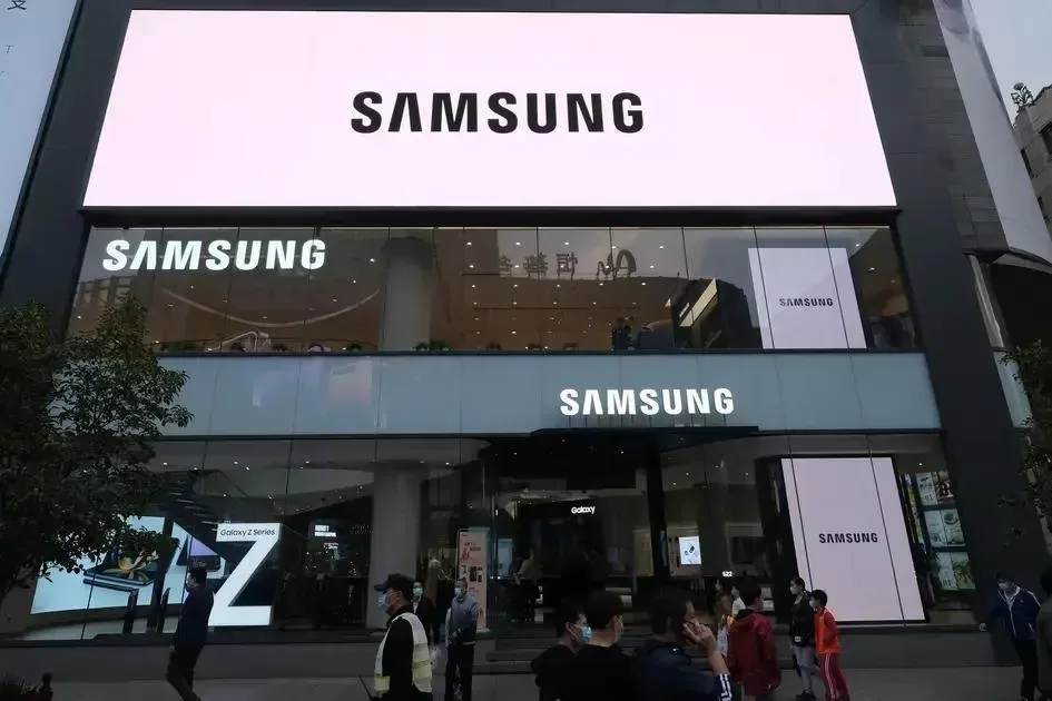 Samsung se mantém líder global de smartphones em 2025, diz Canalys