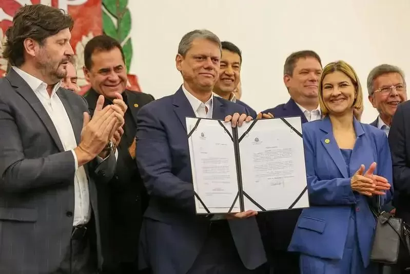 Tarcísio propõe aumento do salário mínimo estadual para R$ 1.804