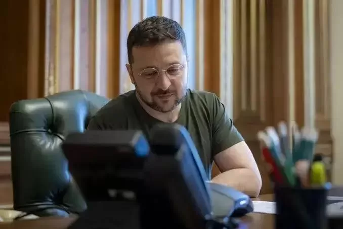 Zelensky convida Papa Leão XIV a visitar a Ucrânia